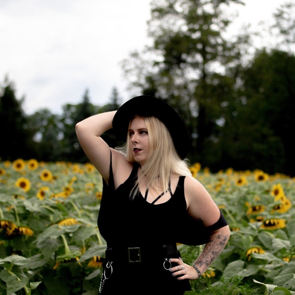 Meet your Posher, Amanda - Picture 8 of 9